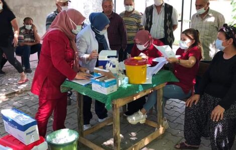 Sumbas’ta sağlık ekipleri yaylalardaki vatandaşlara Covid-19 aşısı ve testi yaptı