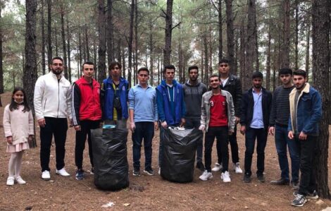 Üniversite Öğrencileri Ormanlık Alandan Cam Atık Toplandı