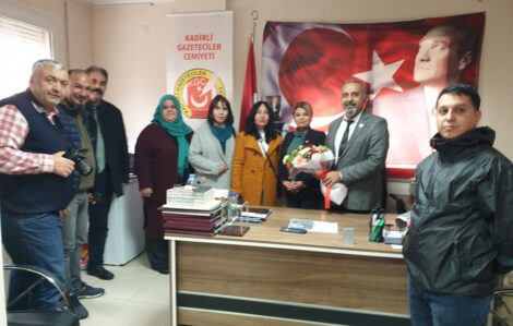 CHP Kadirli İlçe Kadın Kolları 10 Ocakta Gazetecileri Yalnız Bırakmadı