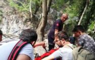 kayalıklardan düşerek yaralanan kişi kurtarıldı.